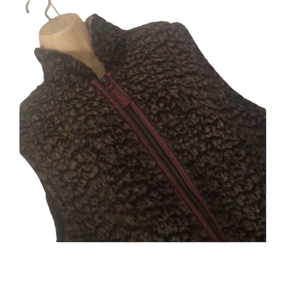 Woman’s fall cozy zip up Sherpa vest - Picture 2 of 11
